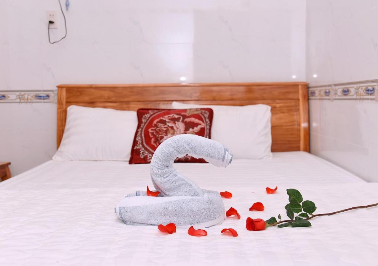 Nha Nghi Hoa Muoi Gio Hotel Tan Tao Ngoại thất bức ảnh